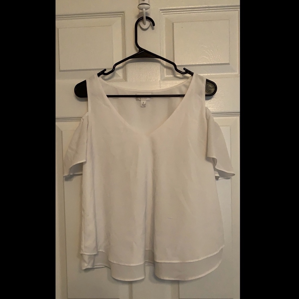 Shoulder-less Top